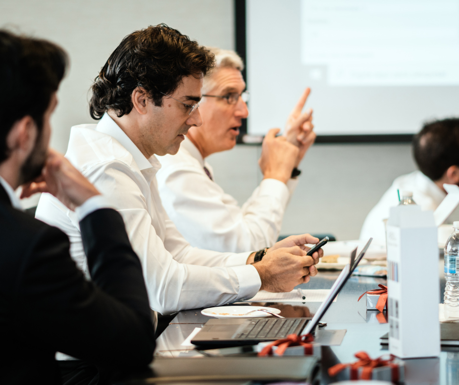 Nederlands landschap met waterbeheer als illustratie van alternatieven voor drukriolering