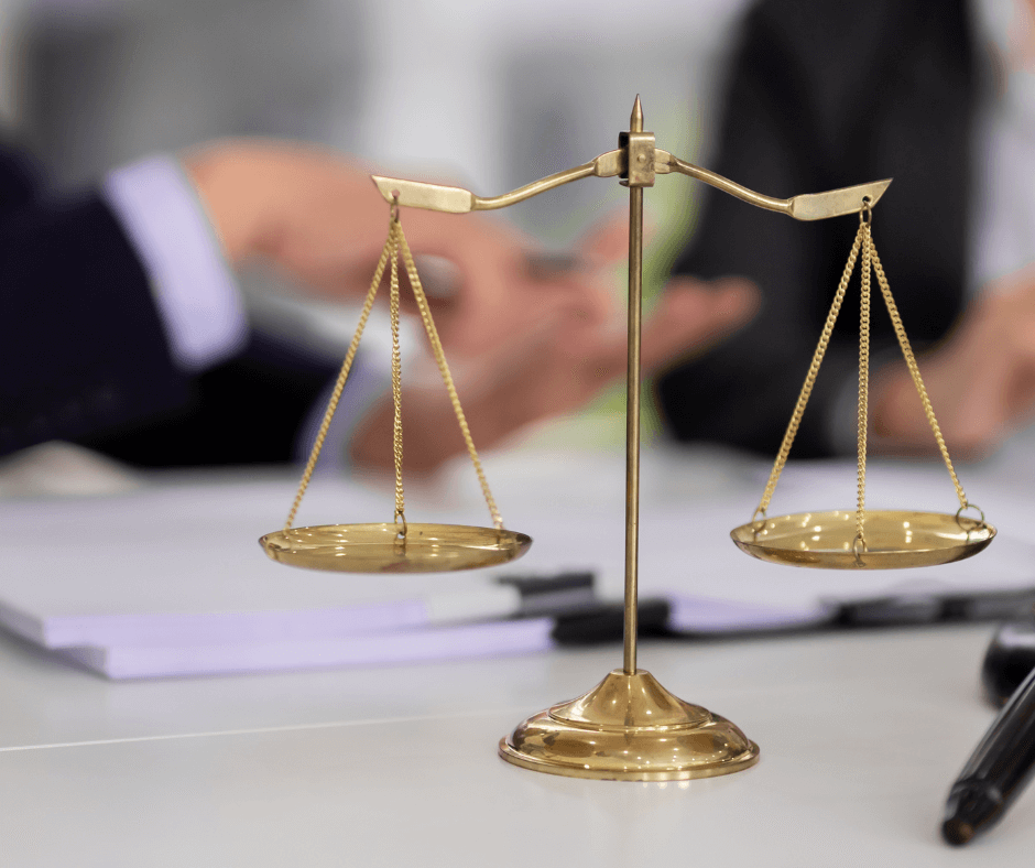 Weegschaal ter illustratie voor wetteksten en officiële documenten over afvalwater en IBA-systemen